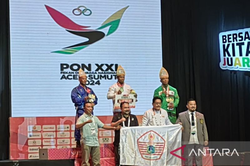 Upacara Penghormatan Pemenang (UPP) cabang olahraga binaraga pada Pekan Olahraga Nasional (PON XXI) Aceh-Sumatera Utara di Hotel Four Point, Medan, Rabu (11/9/2024). (ANTARA/Asep Firmansyah)