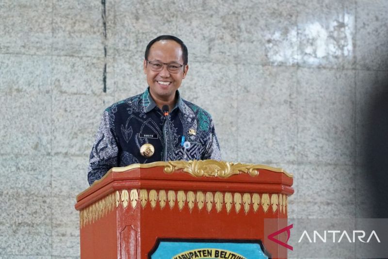 Pj Gubernur Kepulauan Babel Sugito saat memberikan sambutan dalam rakor bersama kades dan lurah se-Pulau Belitung di Tanjungpandan, Kamis (12/9/2024). (ANTARA/HO-Diskominfo Babel)