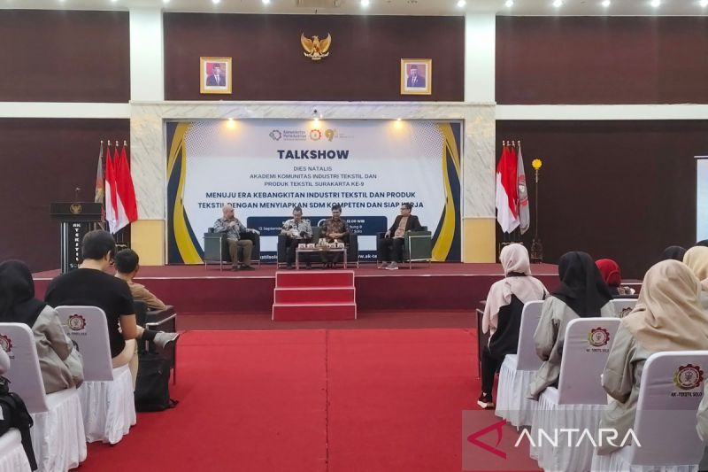 Gelar wicara bertajuk Menuju Era Kebangkitan Industri Tekstil dan Produk Tekstil Dengan Menyiapkan SDM Berkompeten dan Siap Kerja di Solo, Jawa Tengah, Kamis (12/9/2024). ANTARA/Aris Wasita