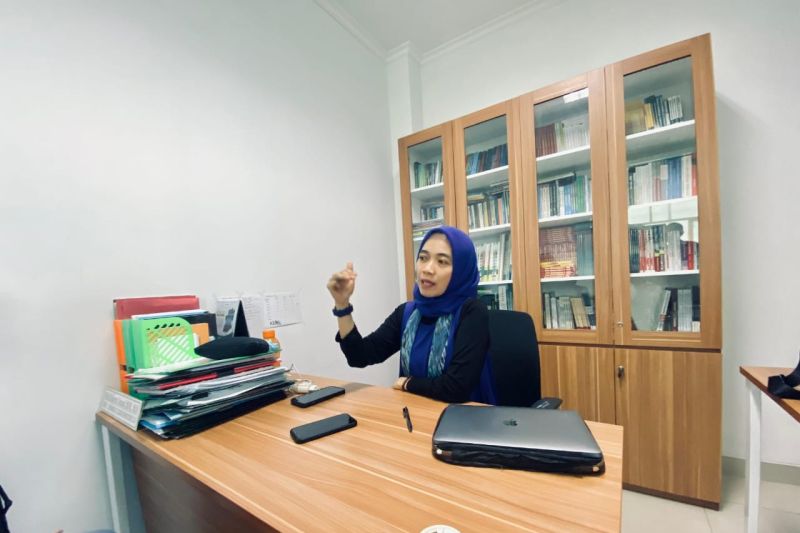 Akademisi dari UIN Mataram Athik Hidayatul Ummah, M.Pd, M.Si. memaparkan tentang kekuatan media sosial dalam pilkada di Kampus UIN Mataram, Kota Mataram, Nusa Tenggara Barat, Kamis (12/9/2024). ANTARA/HO-Kais/Mahasiswa PKL UIN Mataram