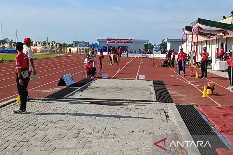 Atlet cabang olahraga atletik Bali, Maria Londa, beraksi dalam nomor lompat jauh PON XXI Aceh-Sumut 2024 di Stadion Madya Atletik Sumut Sport Center, Kabupaten Deli Serdang, Sumatera Utara, Kamis (12/9/2024). ANTARA/Donny Aditra