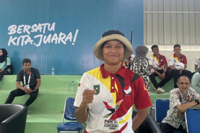 Atlet Petanque Riau, Siti Nur Fatiha yang turun di nomor single women berhasil meraih medali emas pada pertandingan yang dilaksanakan di Sport Center Universitas Syiah Kuala (USK) Banda Aceh. (ANTARA/HO-Pantenque Riau)