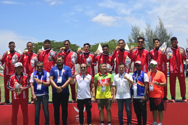 Tim putra Aceh meraih medali emas PON 2024 dari cabang rugby x setelah kalahkan Kalimantan Timur di final yang digelar di Lapangan Lambung, Banda Aceh pada Kamis (12/9/2024). ANTARA/Hendri Sukma Indrawan