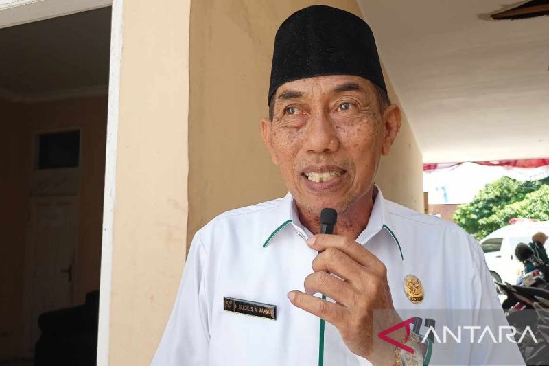 Ketua Baznas Kota Palu Muchlis A Mahmud memberikan keterangan kepada sejumlah wartawan terkait pengelolaan dana zakat. ANTARA/Moh Ridwan