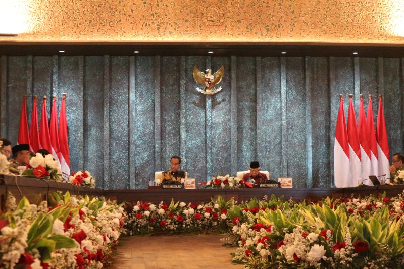 Presiden Joko Widodo memimpin Sidang Kabinet Paripurna terakhir di Istana Garuda IKN, Kalimantan Timur, Jumat (13/9/2024). ANTARA/Rangga Pandu Asmara Jingga