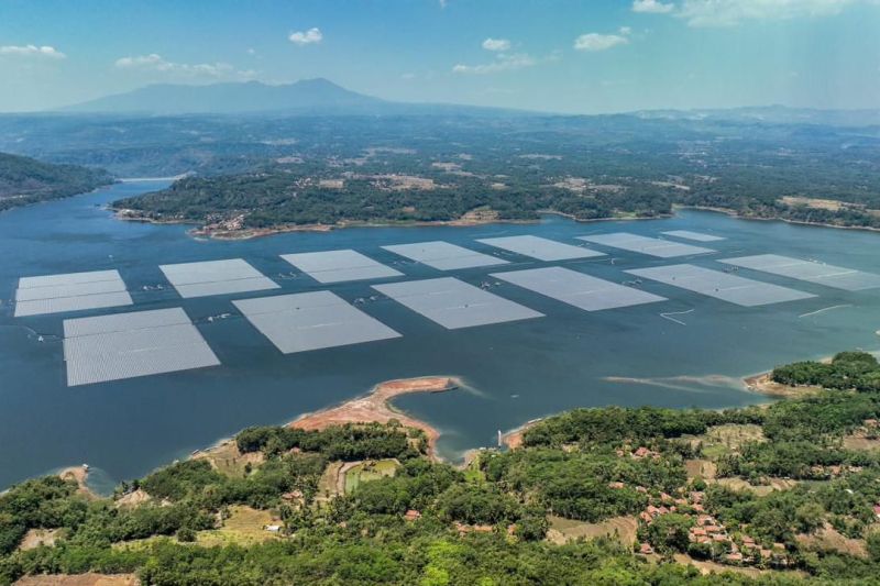 PLTS Terapung Cirata 192 MWp yang baru memanfaatkan 4 persen dari luasan waduk. Melalui Joint Study Development Agreement (JSDA) antara PLN NP dan Masdar akan meningkatan potensi hingga 500 MWac dan pemanfaatan 20 persen luasan waduk. ANTARA/HO-PLN