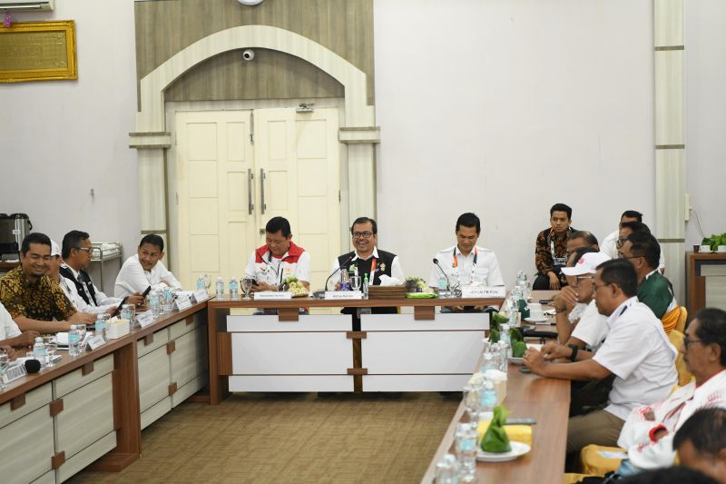 Rapat Chef de Mission (CdM) bersama perwakilan seluruh provinsi yang ikut bertanding pada PON XXI Aceh-Sumut 2024, di Banda Aceh, Kamis (12/9/2024) (ANTARA/HO/Humas Pemprov Aceh)