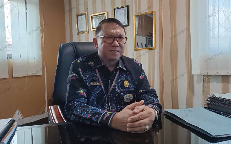 Sekda Gunung Mas Richard saat ditemui di ruang kerjanya. (FOTO: RISKA YULYANA)