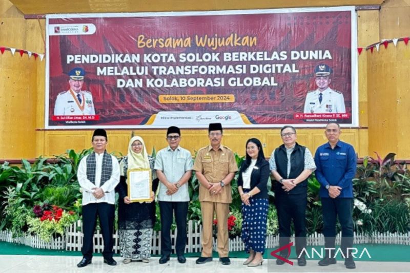 Dinas Pendidikan Kota Solok, Sumatera Barat mengadakan pelatihan "coding" untuk wujudkan pendidikan berkelas dunia. ANTARA/HO-Diskominfo Solok.