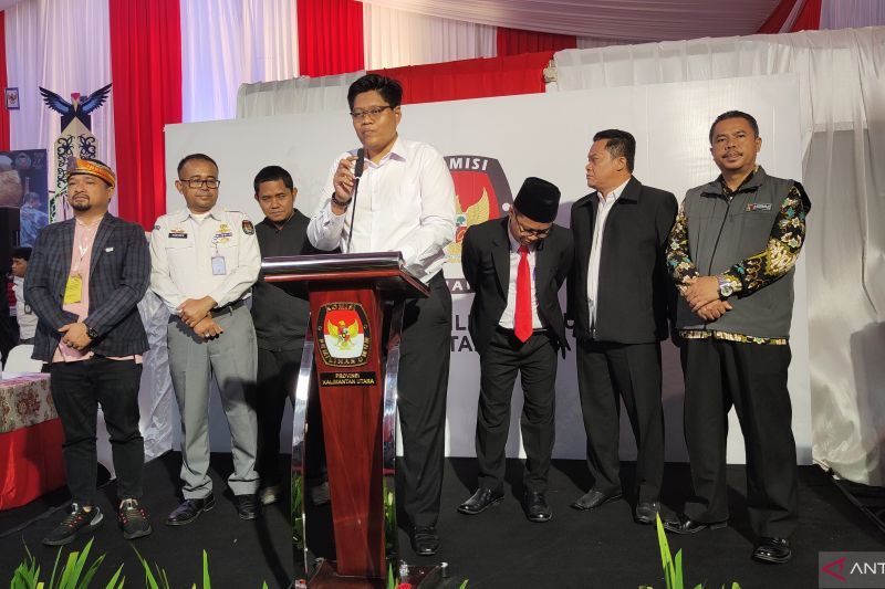 Ilustrasi - Komisioner KPU Kaltara, Chairullizza didampingi komisioner lainnya serta pihak Bawaslu menyampaikan keterangan pers pada saat penutupan pendaftaran bakal pasangan calon gubernur/wakil gubernur Kaltara di Tanjung Selor, Kabupaten Bulungan, beberapa waktu lalu. ANTARA/Muhammad Arfan
