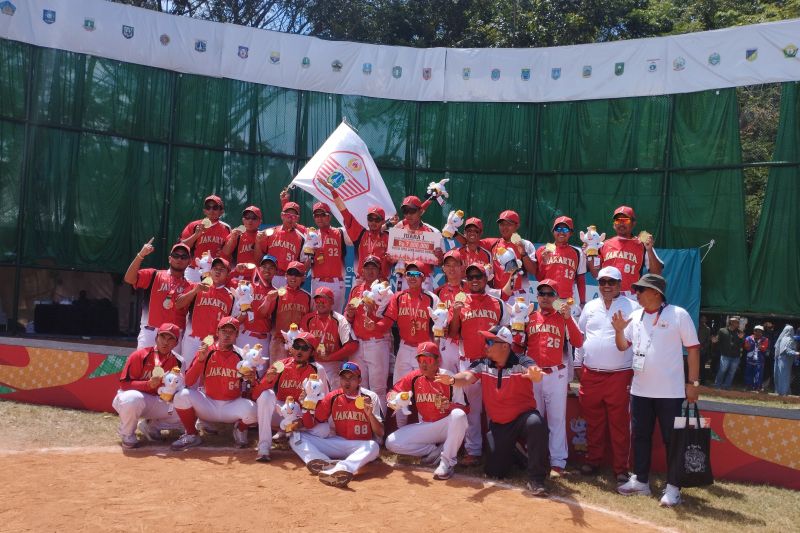 Tim bisbol Jakarta mendapatkan medali emas setelah berhasil menundukan Banten 7-5 pada laga final Pekan Olahraga Nasional (PON) XXI Aceh-Sumatera Utara 2024 di Lapangan Tugu Universitas Syiah Kuala (USK), Banda Aceh, Sabtu (14/9/2024). ANTARA/HO-Dokumentasi Pribadi