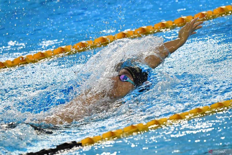 Perenang Papua Farrel Armandio Tangkas memacu kecepatannya pada final renang 200 meter gaya punggung putra PON XXI Aceh-Sumut di Kolam Renang Selayang Dispora Sumatera Utara, Medan, Sabtu (14/9/2024). ANTARA FOTO/Nova Wahyudi/rwa. (ANTARA FOTO/NOVA WAHYUDI)