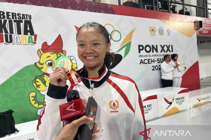 Amelia Putri Wibowo atlet taekwondo Provinsi Jawa Tengah (Jateng) peraih medali emas PON XXI/2024 Aceh - Sumatera Utara di Deli Serdang, Sabtu (14/9/2024). ANTARA/Harianto