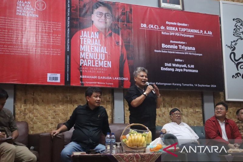 Ketua DPP PDI Perjuangan Ribka Tjiptaning memberikan sambutan dalam acara peluncuran buku Abraham Garuda Laksono (23 tahun) yang merupakan anggota DPRD Banten berjudul Jalan Terjal Milenial Menuju Parlemen, Abraham Garuda Laksono, Dari Inspirasi Menjadi Aksi di Padepokan Kebangsaan Karang Tumaritis, Kelapa Dua, Kabupaten Tangerang, Banten, Sabtu (14/9/2024). ANTARA/Irfan