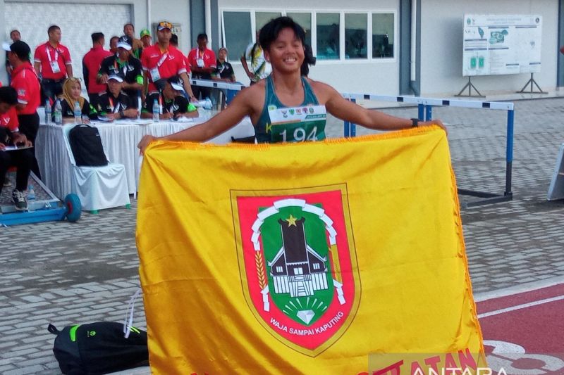 Dina Aulia, atlet asal Kalimantan Selatan yang sukses meraih medali emas di nomor 100 meter putri di PON 2024 (ANTARA/Juraidi)