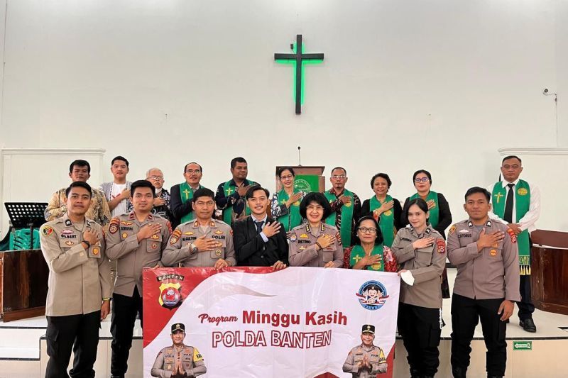 Program Minggu Kasih Polda Banten sebagai cooling system jelang Pilkada 2024 di Gereja Kristen Pasundan Rangkasbitung, Kabupaten Lebak, Minggu (15/9/2024). (ANTARA/HO-Polda Banten)