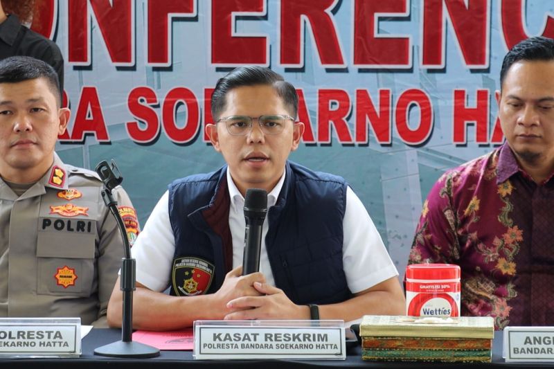 Kasat Reskrim Polresta Bandara Soetta Kompol Reza Fahlevi dalam konferensi pers "Operasi Pencegahan Keberangkatan CPMI Non-prosedural", Jakarta, Senin (16/9/2024). ANTARA/HO-Polrestas Bandara Soetta