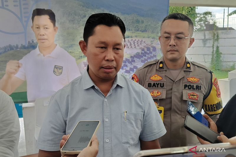 Penjabat Bupati Bogor Asmawa Tosepu di Cibinong, Kabupaten Bogor, Jawa Barat. ANTARA/M Fikri Setiawan