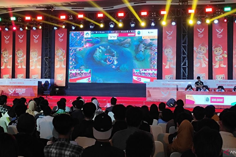 Pertandingan Mobile Legends Bang Bang (MLBB) antara Bali melawan Jawa Barat yang diselenggarakan di Medan International Convention Center (MICC) di Kota Medan, Senin (16/9/2024). ANTARA/Ilham Kausar