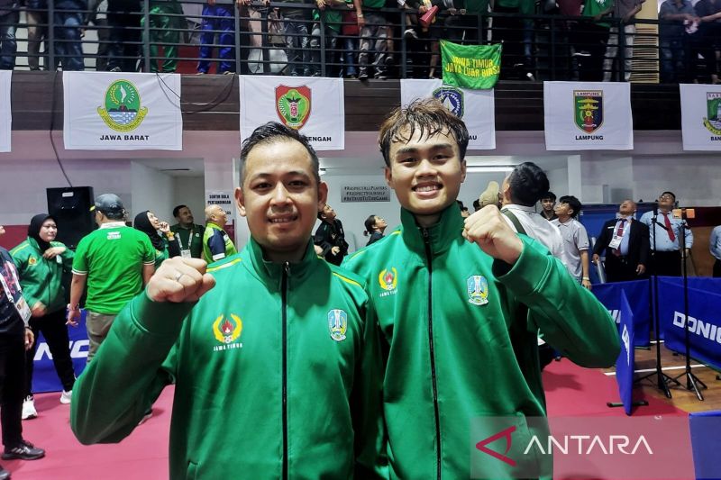 Ficky Supit Santoso dan Affan Mauludana Pratama meraih emas untuk Jawa Timur di nomor ganda putra tenis meja PON XXI Aceh-Sumatera Utara 2024. (ANTARA/Aditya Ramadhan)