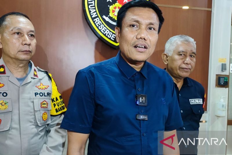 Kasat Reskrim Polres Metro Jakarta Timur AKBP Armunanto Hutahaean saat memberikan keterangan pers di Mapolres Metro Jaktim, Selasa (17/9/2024). ANTARA/Syaiful Hakim