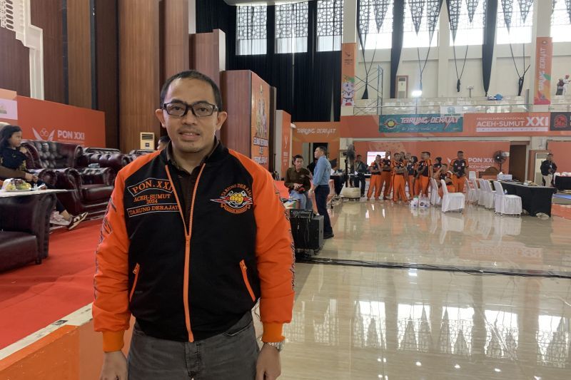Sang Guru Badai selepas menjadi dewan hakim di pertandingan tarung derajat PON XXI Aceh-Sumut 2024 di Bale Meuseuraya Aceh (BMA) Kota Banda Aceh,Selasa (17/9/2024).ANTARA/Mario Sofia Nasution