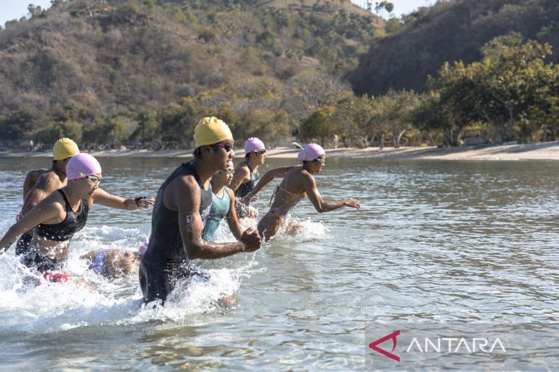 Arsip - Kegiatan lomba multi cabang Labuan Bajo Swim & Run yang berlangsung di Taaktana, a Luxury Collection Resort & Spa, Labuan Bajo, Nusa Tenggara Timur, pada Maret 2024. (ANTARA/HO/LIMBANG TACIK 2024)
