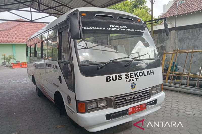 Bus sekolah yang disiapkan Dinas Perhubungan Kabupaten Bantul Daerah, Istimewa Yogyakarta. (ANTARA/Hery Sidik)