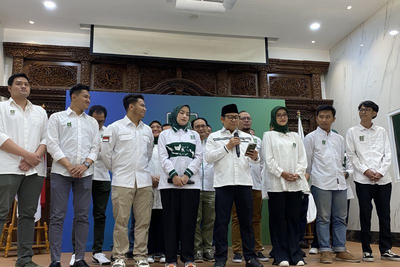 Ketua Umum PKB Muhaimin Iskandar (keempat dari kanan) saat mengumumkan susunan DPP PKB periode 20242029 di Kantor DPP PKB, Jakarta, Rabu (18/9/2024). ANTARA/Fath Putra Mulya