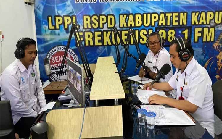 Plt Kepala BKPSDM Kapuas, Romulus saat hadiri talkshow di RSPD Kapuas, Rabu, 18 September 2024. (FOTO: IST)