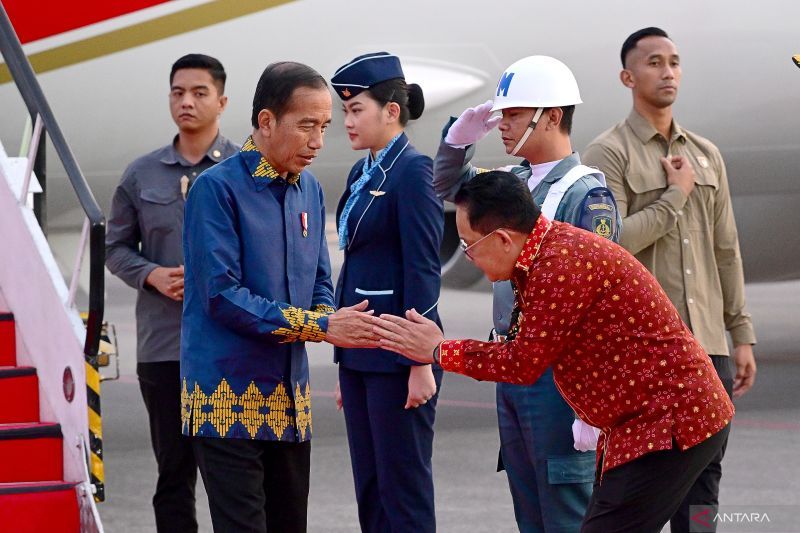 Presiden Joko Widodo tiba di Bandara Internasional Juanda, Jawa Timur, Kamis (19/9/2024). ANTARA/HO-Biro Pers Sekretariat Presiden
