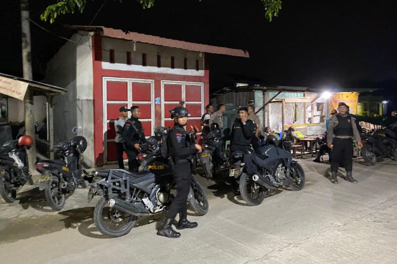 Polres Pelabuhan Belawan dibantu dengan Satuan Brimob dan Dit Samapta Polda Sumut melakukan patroli, Kamis(19/09/2024). (ANTARA/HO-Polres Pelabuhan Belawan.)