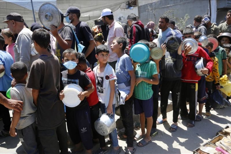 Anak-anak Palestina antri makanan/HO-Anadolu/www.aa.com.tr