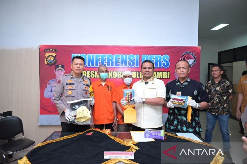 Polisi di Jambi mengagalkan pengiriman sabu ke Sumatera Selatan senilai Rp2,6 miliar, Jumat (20/9/2024). (ANTARA/Tuyani)
