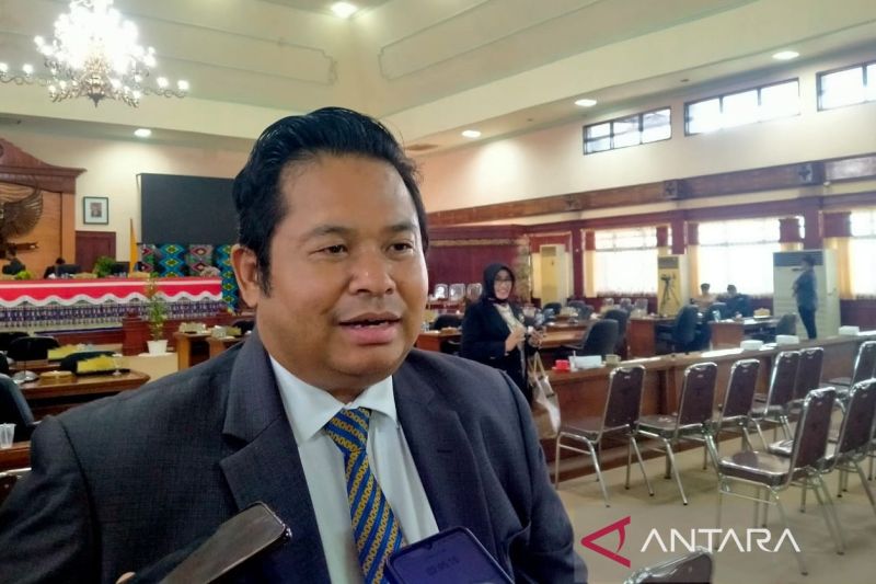 Kepala Dinkes Provinsi NTB dr Lalu Hamzi Fikri. (ANTARA/Nur Imansyah).
