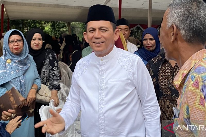 Gubernur Kepri Ansar Ahmad saat kunjungan ke STIQ, Batam. (ANTARA/Amandine Nadja)