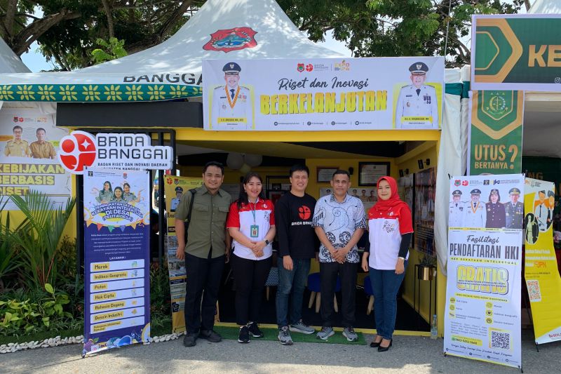 Kanwil Kemenkumham Sulteng menghadirkan layanan KI pada kegiatan BGE 2024 di Banggai, Sabtu (21/9/2024). (ANTARA/HO-Kanwil Kemenkumham Sulteng)