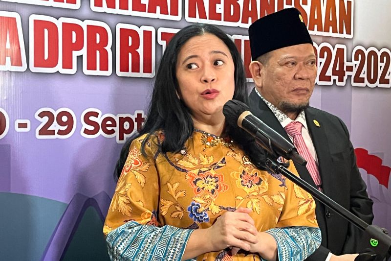 Ketua DPP PDI Perjuangan Puan Maharani saat memberikan keterangan kepada awak media di kawasan Karet Tengsin, Jakarta, Sabtu (21/9/2024). ANTARA/Narda Margaretha Sinambela
