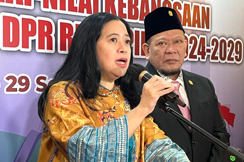 Ketua DPP PDIP Puan Maharani saat memberikan keterangan kepada awak media di kawasan Karet Tengsin, Jakarta, Sabtu (21/9/2024). ANTARA/Narda Margaretha Sinambela
