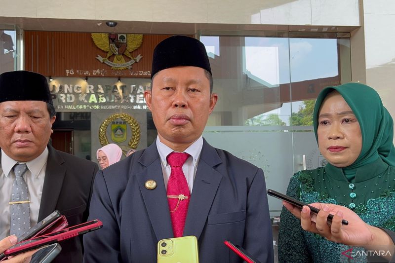 Penjabat Bupati Bogor Asmawa Tosepu di Cibinong, Kabupaten Bogor, Jawa Barat. (ANTARA/M Fikri Setiawan)