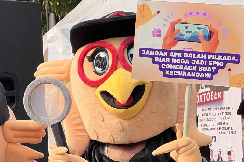 Maskot Bawaslu RI dalam Bawaslu on Car Free Day yang digelar di Jakarta, Minggu (22/9/2024). ANTARA/Putu Indah Savitri.
