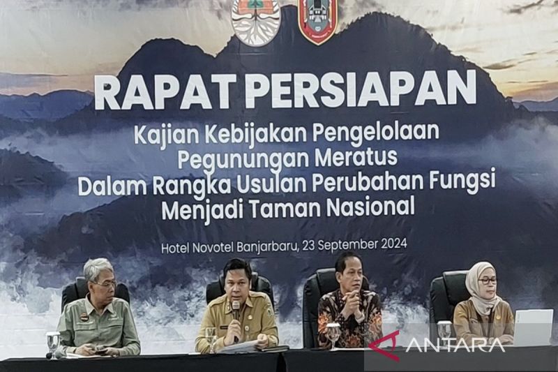 Kementerian Lingkungan Hidup dan Kehutanan (LHK) RI bekerjasama dengan Pemerintah Provinsi (Pemprov) Kalimantan Selatan (Kalsel) menggelar Kajian Kebijakan Pengelolaan Pegunungan Meratus dalam rangka usulan perubahan fungsi menjadi Taman Nasional. (FOTO.ANTARA-HO/IST/hmskominfokalsel)
