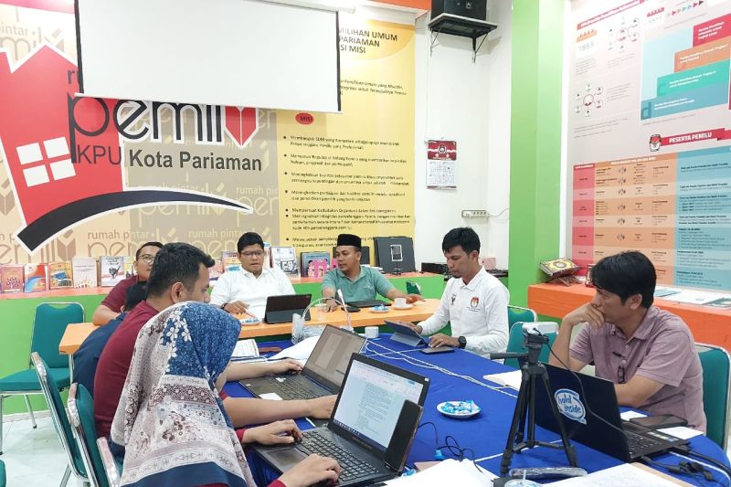 Suasana rapat yang dilaksanakan oleh KPU Kota Pariaman, Sumbar guna menetapkan tiga Pasangan Calon Pilkada Serentak 2024 di Pariaman. Antara/HO-KPU Pariaman