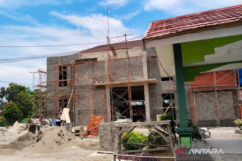 Kondisi bangunan gedung Pusat Layanan Haji dan Umrah Terpadu (PLHUT) Kabupaten Mukomuko, Senin (23/9/2024) ANTARA/Ferri.
