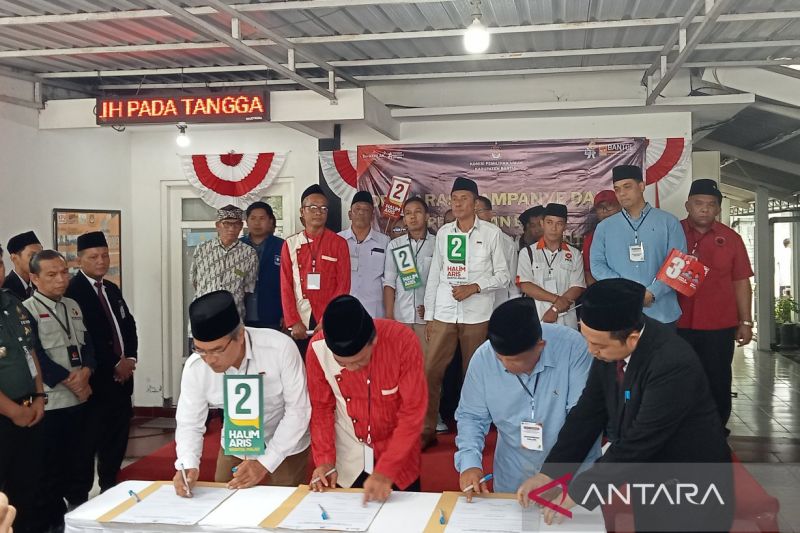 Deklarasi kampanye damai oleh pasangan calon bupati dan wakil bupati peserta Pilkada Bantul yang difasilitasi KPU Kabupaten Bantul, Daerah Istimewa Yogyakarta. Senin (23/9/2024). ANTARA/Hery Sidik