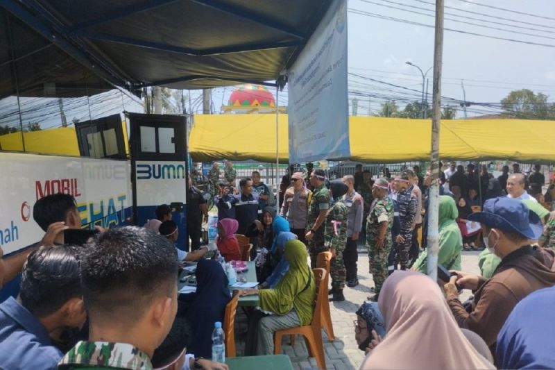 Mobil Sehat PT Timah Tbk berkolaborasi dengan Korem 045/Garuda Jaya menggelar pelayanan kesehatan gratis di Kota Pangkalpinang, Senin (ANTARA/HO-Humas PT Timah Tbk)