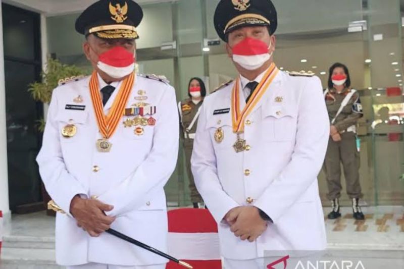 Gubernur Olly Dondokambey dan Wakil Gubernur Steven Kandouw. ANTARA/Karel A Polakitan