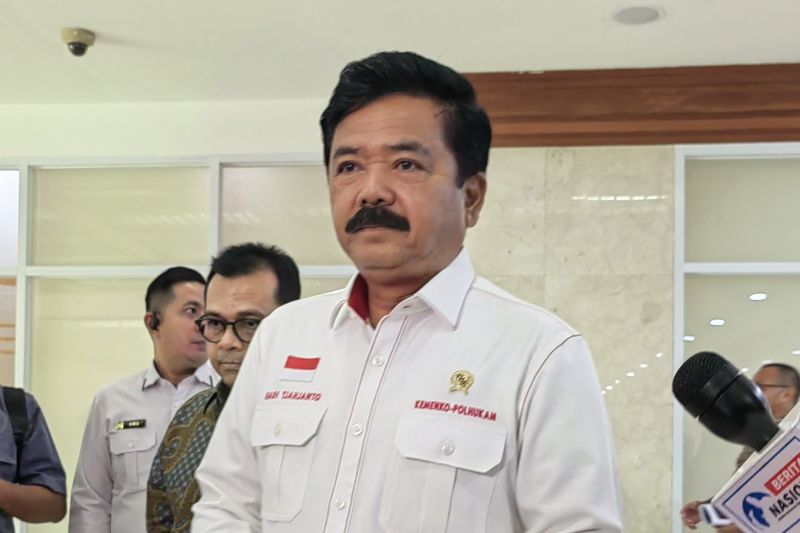 Coordinating Minister for Political, Legal, and Security Affairs, Hadi Tjahjanto, delivering a statement to the media after a meeting with legislators in Jakarta on Monday (September 23, 2024). (ANTARA/Melalusa Susthira K.)
