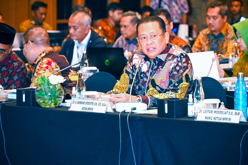 Ketua MPR RI Bambang Soesatyo saat memimpin Rapat Gabungan Pimpinan MPR dengan Pimpinan Fraksi dan Kelompok DPD, di Tangerang, Banten, Senin (23/9/24). ANTARA/HO-MPR
