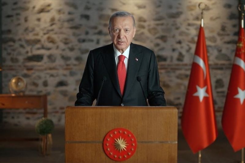 Presiden Turki Recep Tayyip Erdogan pada Kamis (12/9/2024) mendesak respons lebih tegas masyarakat internasional, khususnya PBB, terhadap kebijakan pendudukan Israel. Dalam pesan video untuk acara daring Seruan Global KTT Masa Depan, Erdogan juga menyoroti KTT Masa Depan PBB bulan September 2024, sebagai kesempatan penting untuk memperkuat solidaritas internasional dan upaya mewujudkan sistem global yang damai, aman dan adil. /ANTARA/Anadolu/py